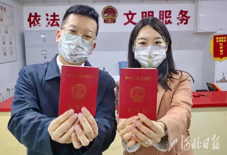 婚纱轻纱是哪一种_婚纱轻纱照片_轻婚纱