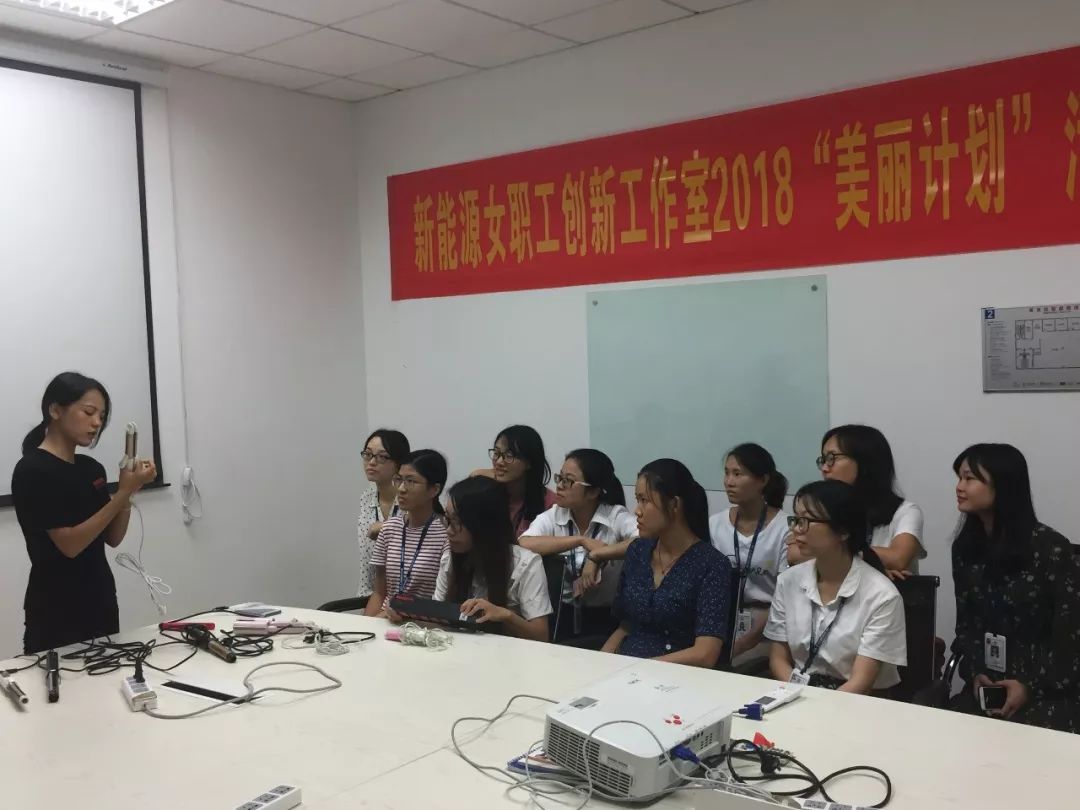 卷发棒卷发型_怎样使用卷棒卷发教程视频_卷发棒使用