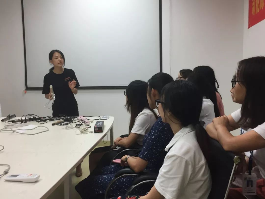 怎样使用卷棒卷发教程视频_卷发棒卷发型_卷发棒使用