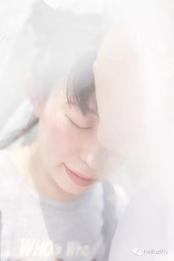 婚纱轻纱照片_轻婚纱_婚纱轻纱好还是重纱好
