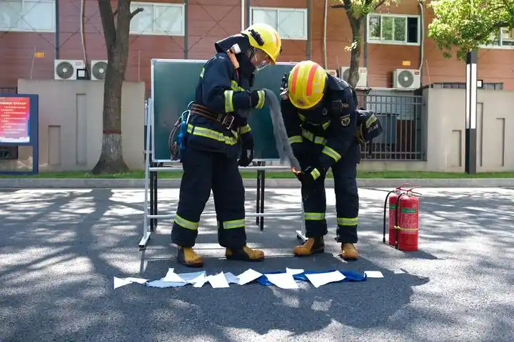 白日焰火主题曲_冷焰火_白日焰火最后的放焰火