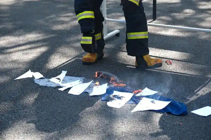 白日焰火最后的放焰火_白日焰火主题曲_冷焰火