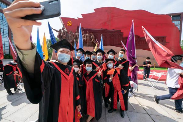 中国人民大学毕业_中国人民大学毕业的人有哪些_毕业于人民大学