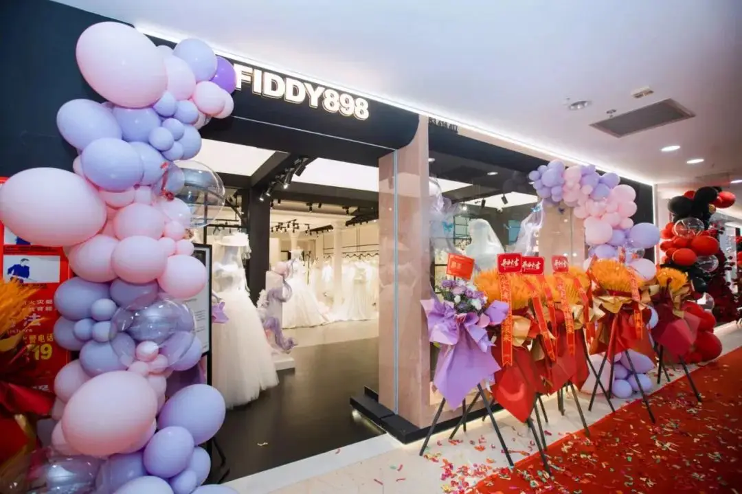 婚纱轻纱照片_婚纱轻的好还是重的好_轻婚纱