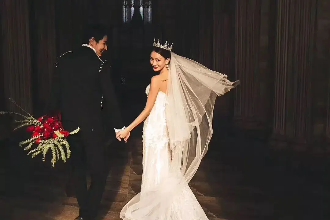 婚纱轻的好还是重的好_婚纱轻纱照片_轻婚纱