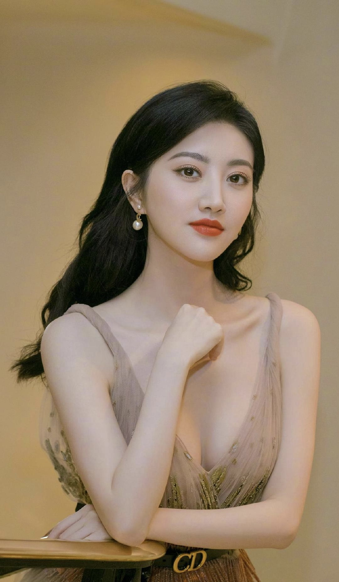 婚纱轻的好还是重的好_轻婚纱_婚纱轻纱是哪一种