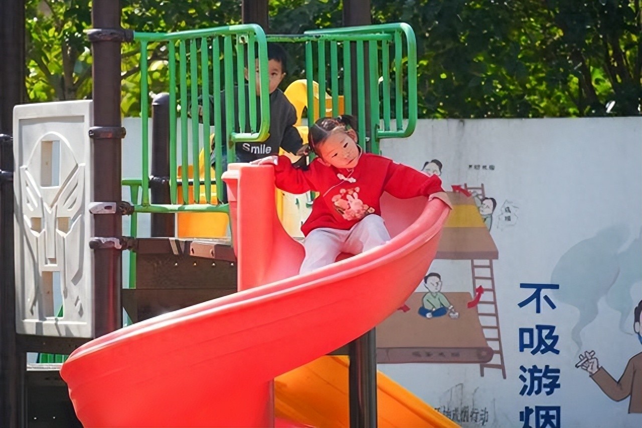 轻婚纱_婚纱轻纱_婚纱轻纱好还是重纱好