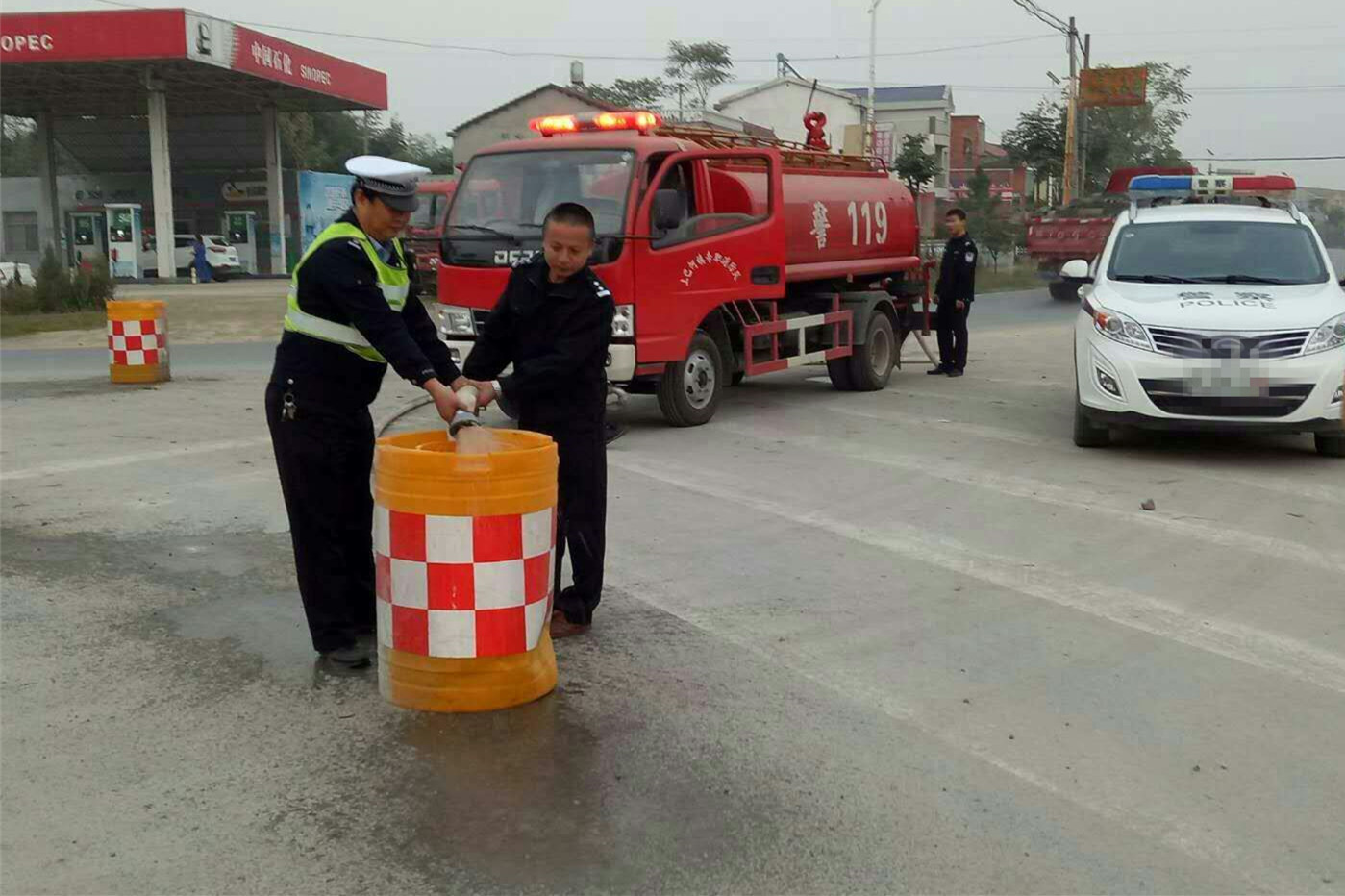 防撞桶原理_防撞桶放置规范_防撞桶设置