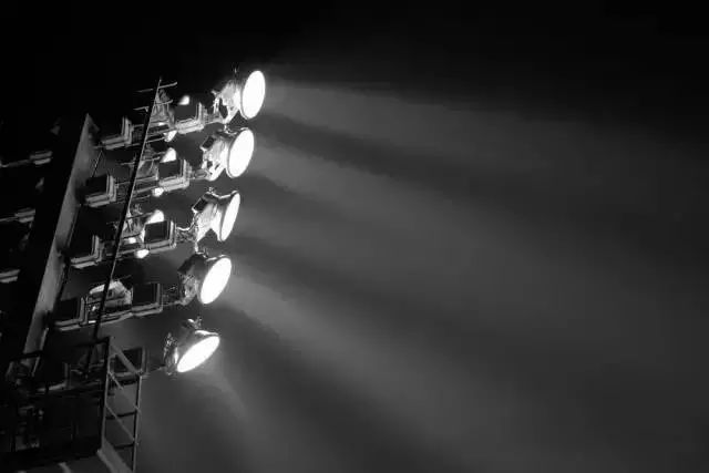 舞台灯_舞台灯光布置方案_舞台灯光种类