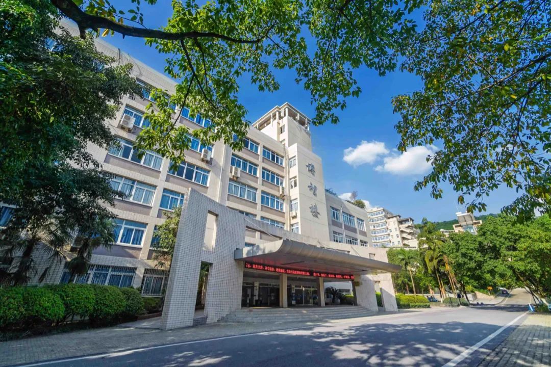 重庆大学新闻传播学好吗_重庆大学新闻传播参考书目_重庆大学新闻传播专业