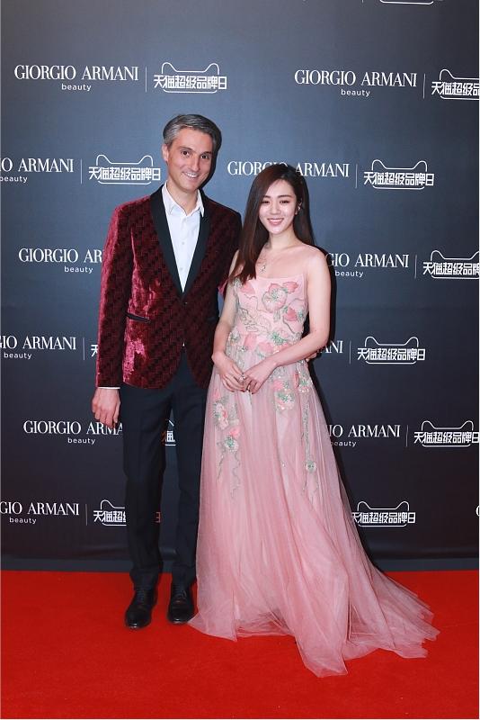 婚纱轻纱_轻婚纱_婚纱轻纱好还是重纱好