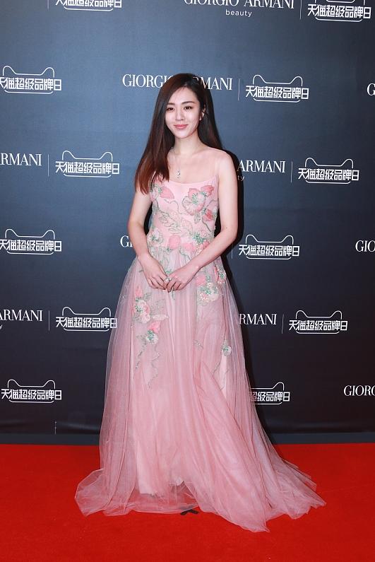 婚纱轻纱好还是重纱好_婚纱轻纱_轻婚纱