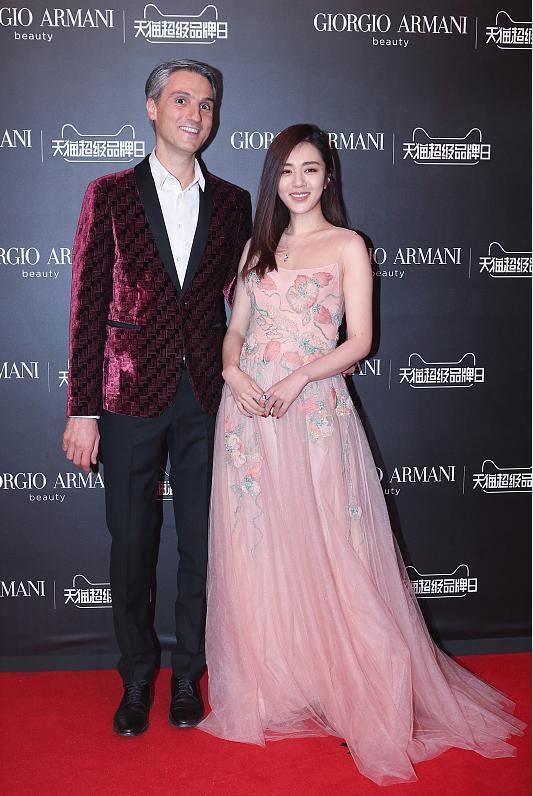 婚纱轻纱_轻婚纱_婚纱轻纱好还是重纱好