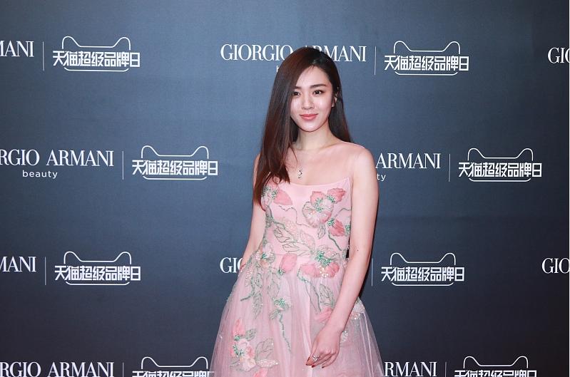 婚纱轻纱好还是重纱好_婚纱轻纱_轻婚纱