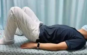 “久坐族”如何护腰？中医有招，假期练起来__“久坐族”如何护腰？中医有招，假期练起来
