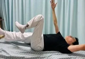 “久坐族”如何护腰？中医有招，假期练起来__“久坐族”如何护腰？中医有招，假期练起来