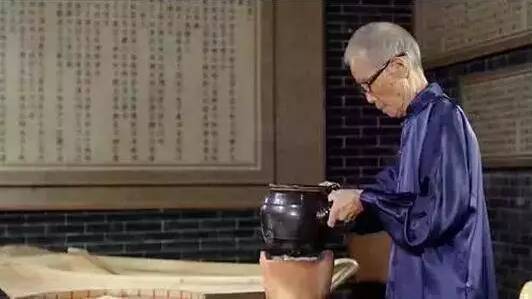 腰酸腿软出虚汗_腿软腰酸出虚汗吃什么药_腰酸腿软乏力冒汗