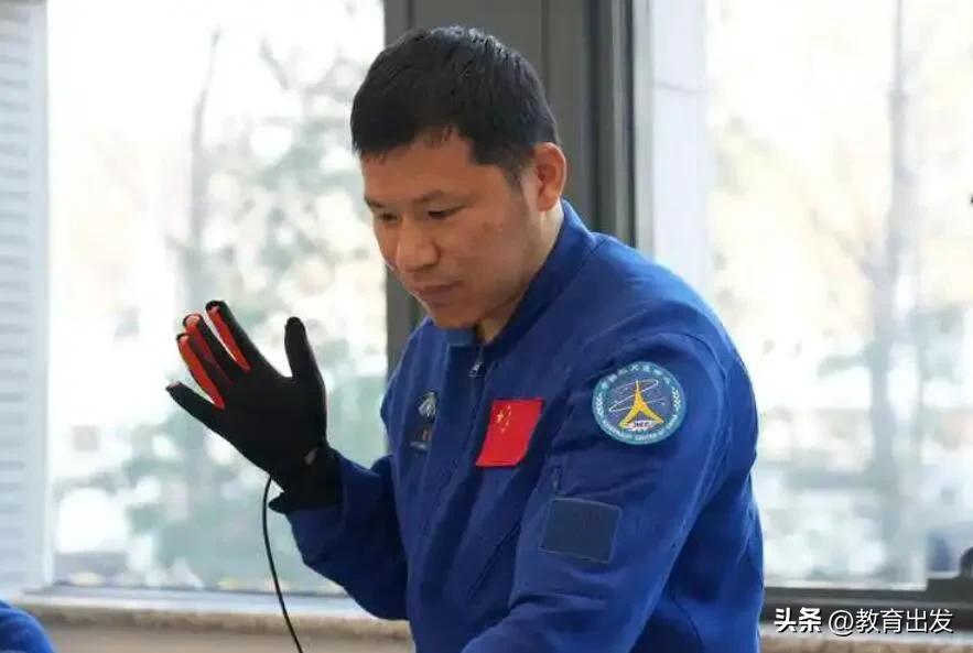 航天航空毕业大学北京排名_北京航天航空大学毕业去里_毕业于北京航空航天大学