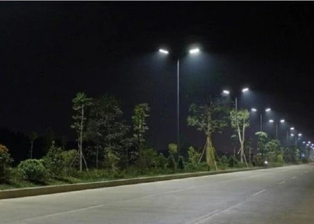 大路灯怎么安装_农村路灯安装问题_太阳能路灯不亮原因