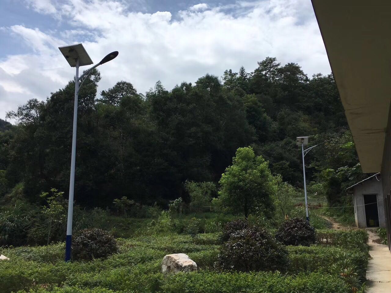 路灯杆安装过程_大路灯安装_太阳能路灯杆安装注意事项