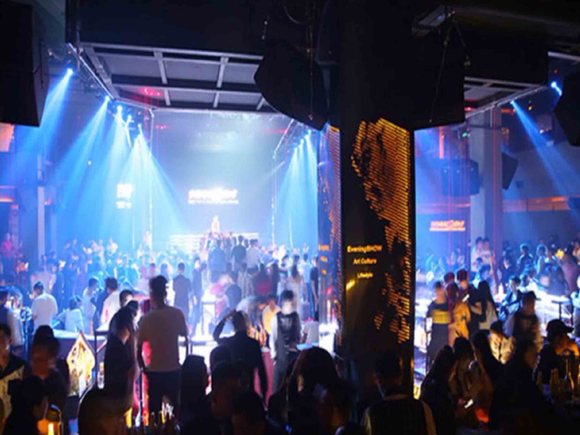 舞台灯光换色器种类对比_舞台追光灯功率选择_追光舞台灯