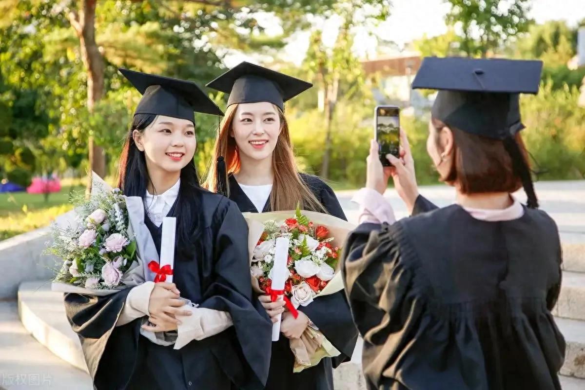 外语类院校报考策略_北京外国语大学录取分数线_北京外国语大学学生