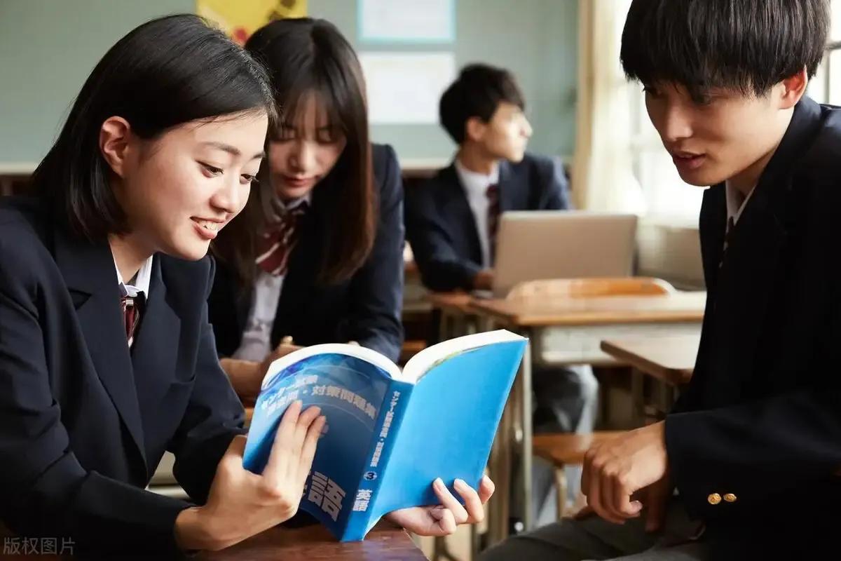 北京外国语大学学生_北京外国语大学录取分数线_外语类院校报考策略