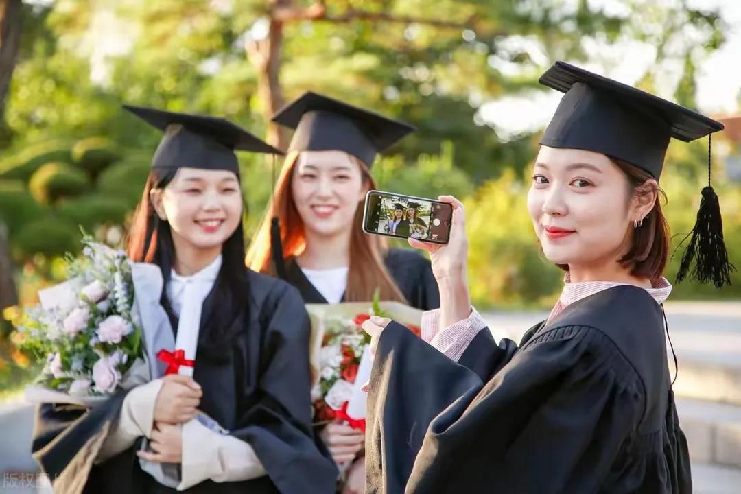 外语类院校报考策略_北京外国语大学录取分数线_北京外国语大学学生