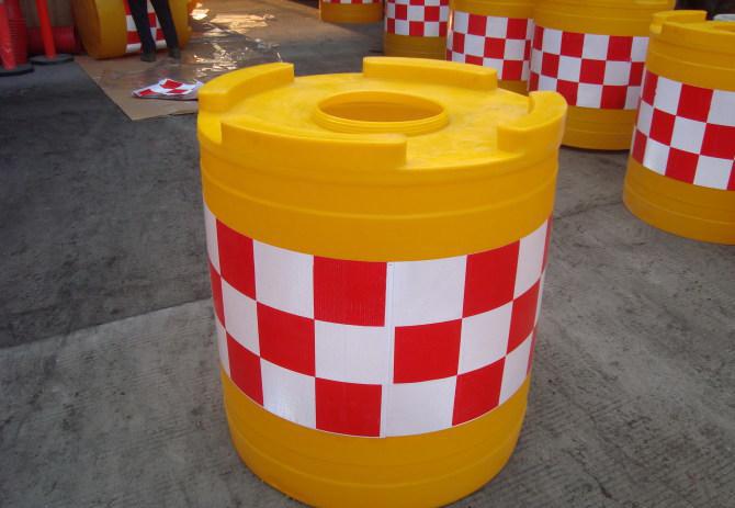 护栏防撞桶空心加沙水马批发_防撞桶批发_玻璃钢护栏防撞桶厂家