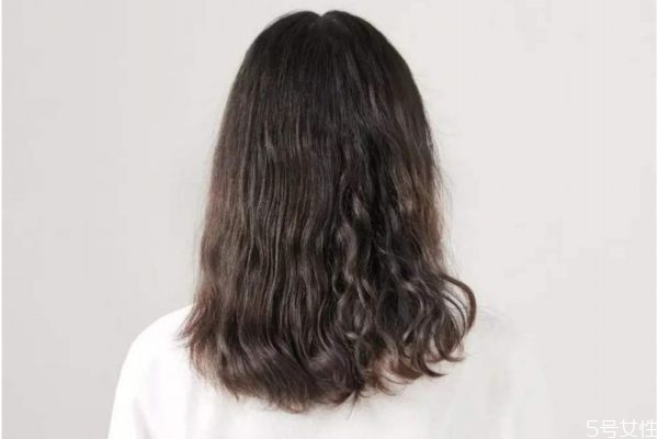 卷发棒好用还是夹板好_直发梳拉直方法_直板夹与直发梳对比