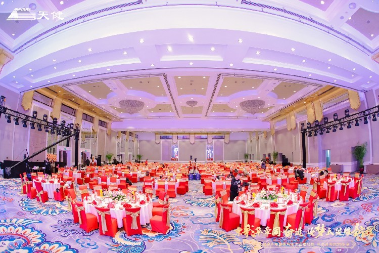 中国中文卫视演播厅讯道摄像机租赁_虚拟绿幕抠像服务_讯道摄像机