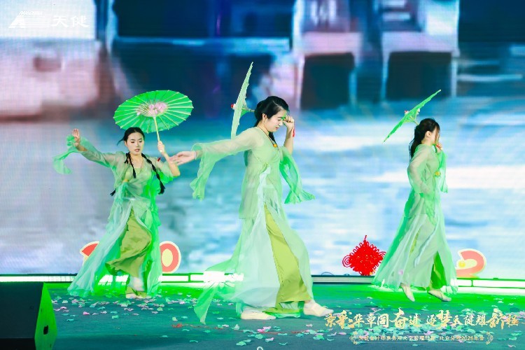 虚拟绿幕抠像服务_中国中文卫视演播厅讯道摄像机租赁_讯道摄像机