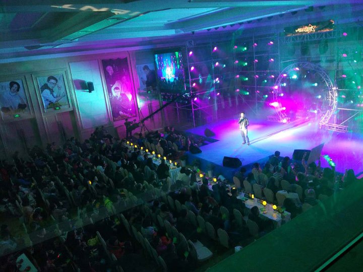 舞台灯光设计术语解释_舞台灯光师常用术语_舞台灯控台排列