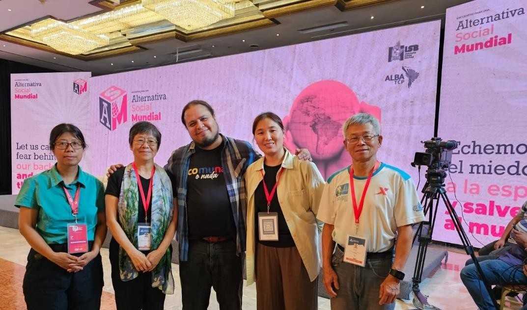 大路灯上手_路灯下的大女孩图片_路灯手抄报好看又简单手抄报