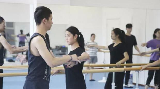 高中生艺考表演培训_北京电影学院表演预科班_北京电影学院学生