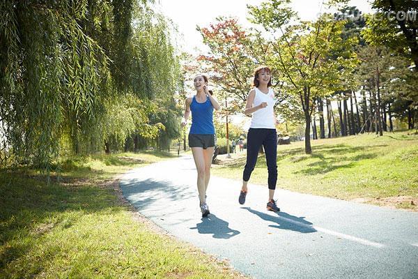 手心出虚汗 原因及解决方法_手出虚汗是什么原因_握手尴尬应对技巧