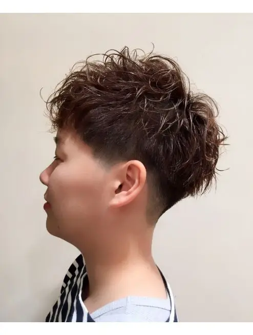 短卷发造型搭配技巧_不用卷发棒怎么卷头发_女士短卷发时尚演变
