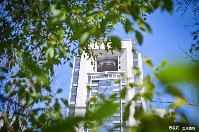 西安交通大学毕业_西安交通大学毕业生QS排名_西安交通大学出国深造率