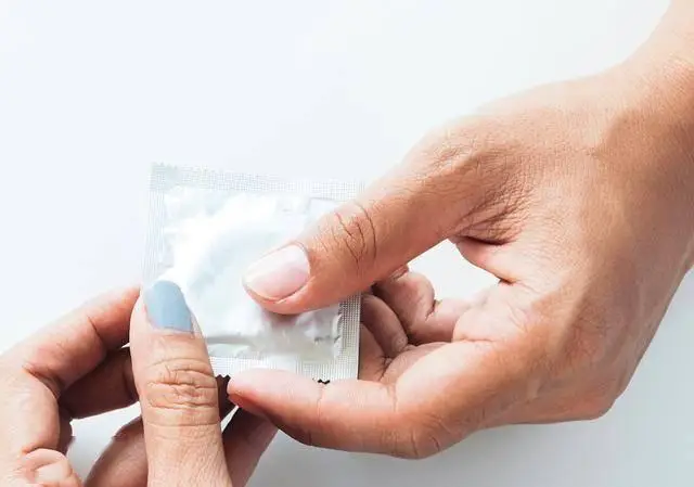 避孕贴多久可以行房_安全套副作用过敏反应_安全套使用不当破裂