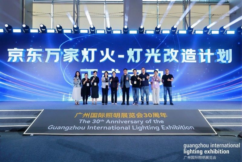 路灯安装大门东好不好_大路灯怎么安装_路灯安装大门右侧怎么装