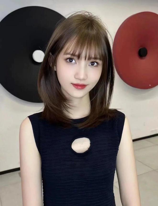 百变中短发发型搭配_中短发时尚造型_中短发自己卷发棒视频