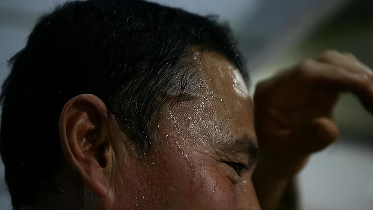 头部多汗原因_原发性多汗症症状_老是出虚汗是什么原因