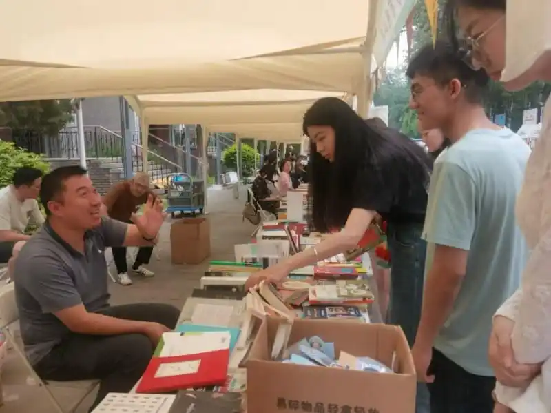 北京外国语大学学生_北京外国语大学旧书市集_高校旧书市集活动
