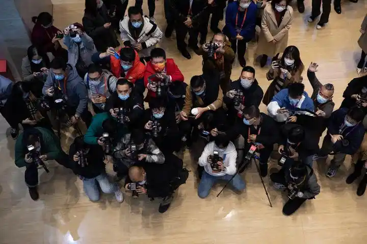 新闻学专业就业前景_新闻学自媒体时代发展_传播学容易就业吗