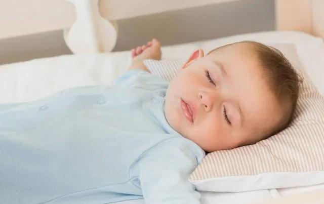 宝宝身上出虚汗怎么办_生理性多汗_宝宝睡觉出汗多原因