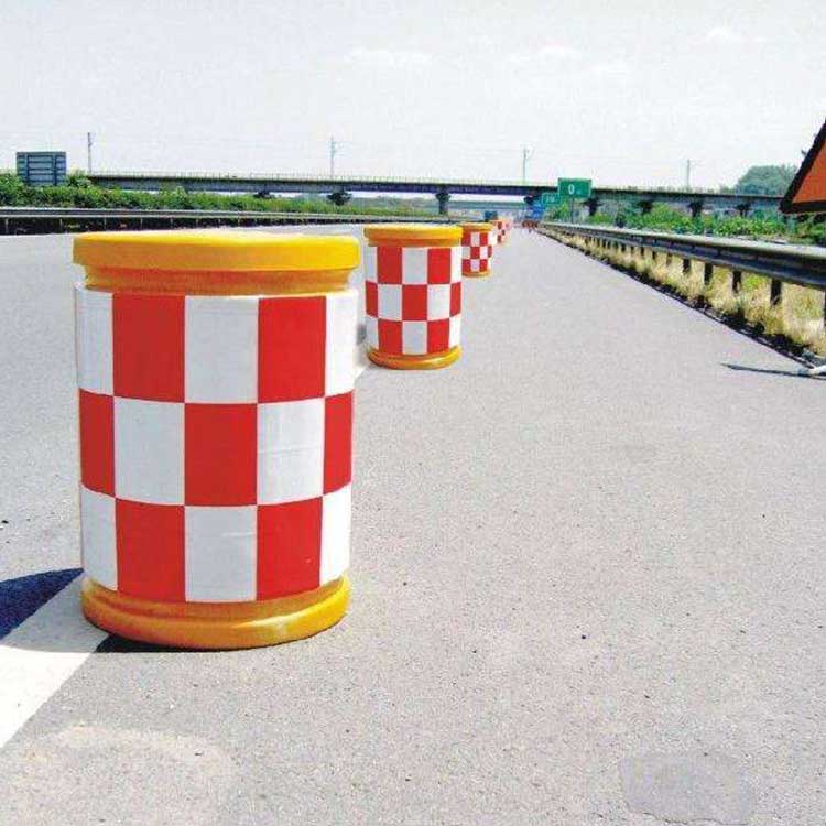 高速公路防撞垫应用_防撞桶生产_防撞垫系统经济效益