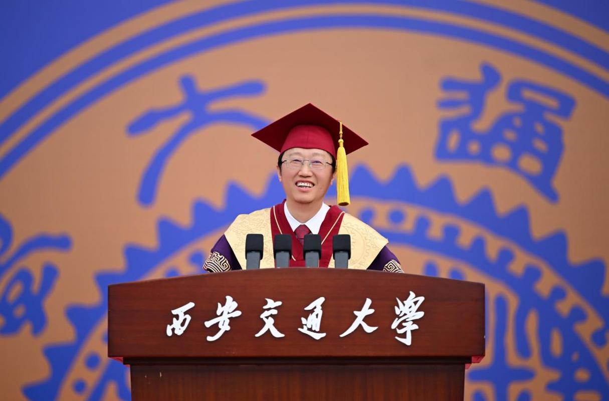 西安交通大学优秀毕业生表彰_西安交通大学2025年研究生毕业典礼_西安交通大学毕业