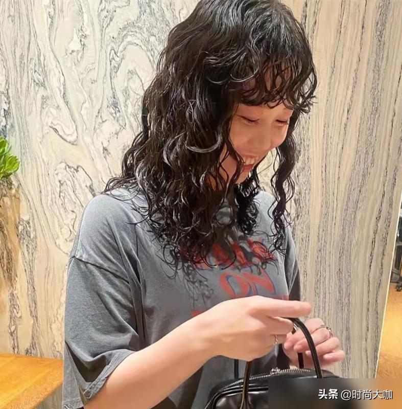 不同年龄烫发技巧_卷发棒烫发教程_免打理烫发类型