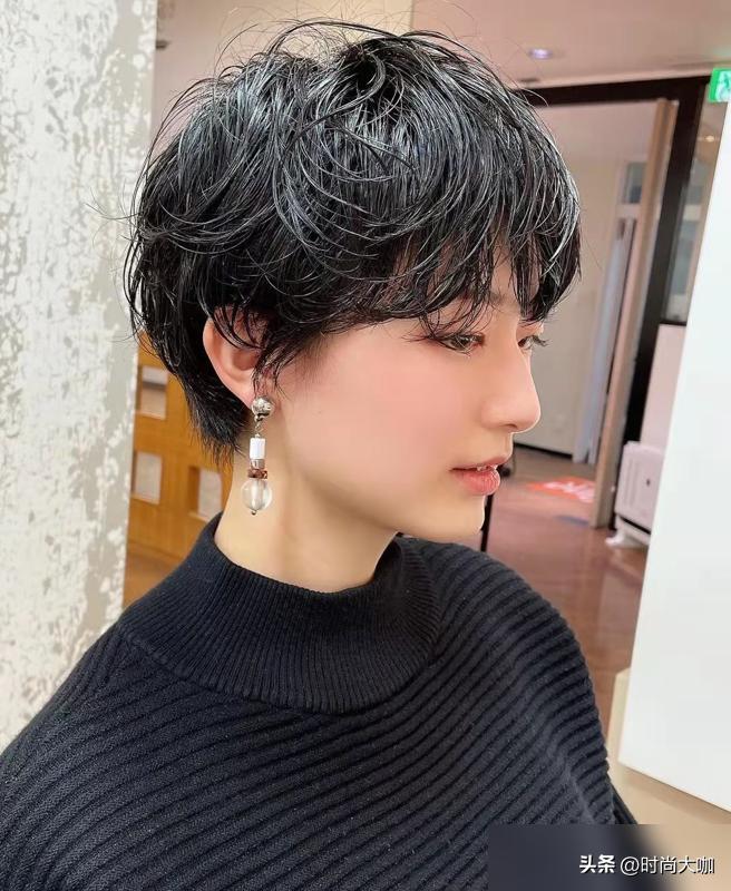 免打理烫发类型_不同年龄烫发技巧_卷发棒烫发教程