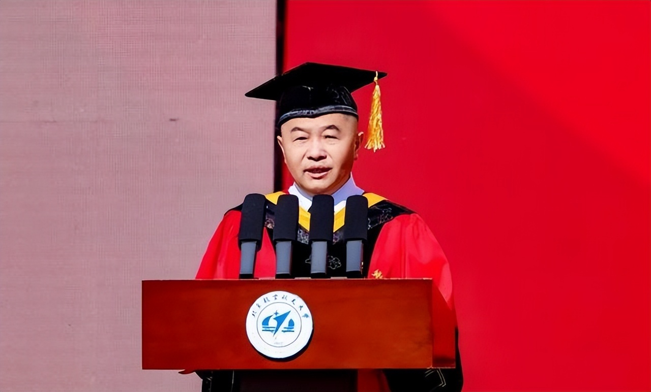 北航毕业典礼_北京航空航天大学毕业_航空航天领域北航